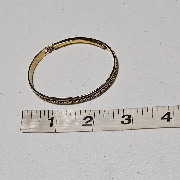 Vintage Elegant Gold Tone Hinged Bangle Bracelet Etched Floral Design Jewelry - Picture 5 of 5